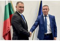 Боян Раев (вляво) и главният секретар Мирослав Рашков