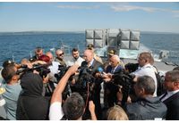 Министър-председателят Росен Желязков наблюдава от борда на фрегатата "Верни” демонстрации на бойни действия на море - операция в отговор на възникнала криза - в рамките на националното военноморско учение с международно участие "Бриз 2025" във Варна
