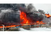 Обхваната от пламъци руска база с горива