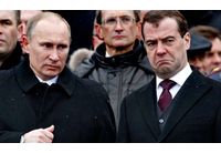 Военнопрестъпниците Путин и Медведев