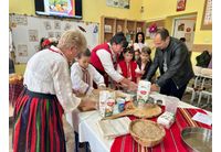 Тематичен урок "Пътят на хляба – от зрънцето до трапезата" в НУ "Иванчо Младенов"