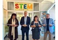 Министърът на образованието и науката Красимир Вълчев, който откри нов STEM център с пет технологични кабинета и две учебни зали в ОУ "Двайсти април" – Панагюрище