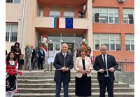 Министър Вълчев откри две изцяло обновени и модернизирани училища в Пещера 
