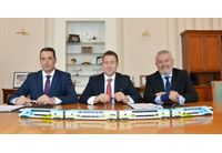 Министърът на транспорта и съобщенията Георги Гвоздейков и ръководството на полската компания "Stadler Polska Sp. z o.o." подписаха днес договора за доставка на 7 двуетажни влака