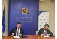 Министърът на енергетиката Жечо Станков при подписването на споразумение за консултантска помощ с Европейската инвестиционна банка, което има за цел да улесни процеса на декарбонизация на въглищния комплекс