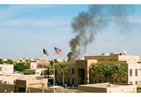 Дим над сградата на американското посолство в Кувейт