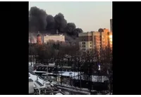 Дим от горящия стратегически руски завод