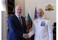 Министър-председателят Росен Желязков по време на срещата си с председателя на Военния комитет на НАТО адмирал Джузепе Каво Драгоне