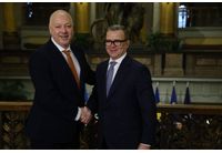 Желязков беше посрещнат в Хелзинки от премиера на Финландия Петери Орпо