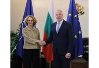 Министър-председателят Росен Желязков по време на срещата си със заместник генералния секретар на НАТО Радмила Шекеринска