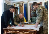 Зеленски проведе среща със Сирски и Гнатов