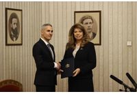 Илияна Йотова връчи мандата за служебно правителство на Андрей Гюров