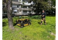 Косачка робот вече коси зелените площи в Асеновград