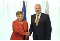 Росен Желязков по време на срещата си с управляващия директор на Международния валутен фонд Кристалина Георгиева