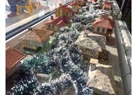 Самобитен творец подреди в Община Мездра изложба на макети 