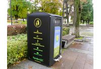 Нова Загора предприема още една стъпка към по-чиста и модерна градска среда, като монтира иновативно кошче със соларно захранване и вградена преса в централната част на града