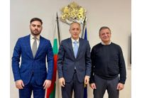 Областния управител Стефан Арсов, министър Красимир Вълчев и кметът Петко Горанов 