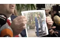 Делян Пеевски показа снимка на Антон Славчев и Кирил Петков: Това са задкулисните договорки