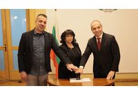 Първата пощенска марка за 2026 г. е посветена на еврото - изданието бе валидирано от министрите Гроздан Караджов и Теменужка Петкова, и художника на проекта доц. Ненко Атанасов