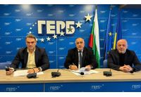 Председателят на БРАИТ Илия Кръстев, Бойко Борисов и вицепремиерът в оставка Томислав Дончев