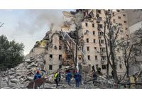 Разрушен многоетажен блок