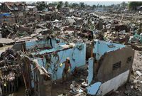 Разрушения във Филипините от тайфуна "Калмаеги"