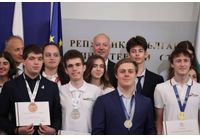 Премиерът Росен Желязков към българските олимпийци по природни науки: С такива светли умове като Вашите бъдещето на България е обещаващо 
