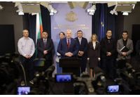 Позиция в подкрепа на въвеждането на еврото от 1 януари 2026 г. са подписали премиерът Росен Желязков и управителят на БНБ Димитър Радев