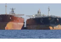 Ръждясали танкери от руския сенчест флот