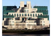 Сградата на МИ-6 (MI-6) в Лондон