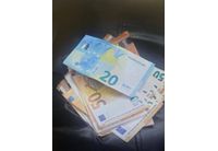 Част от иззетите еврови банкноти