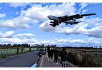 Британската военно-въздушна база Fairford и американски стратегически бомбардировач B-52