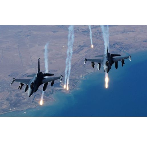 Американски изтребители нанасят въздушни удари