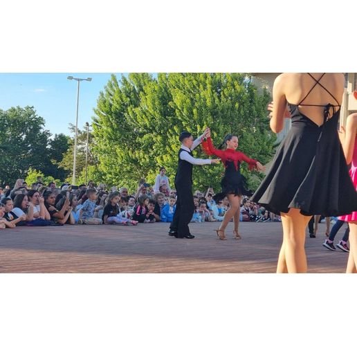 Пълен площад и много танци на "Танцовата фиеста" в Асеновград