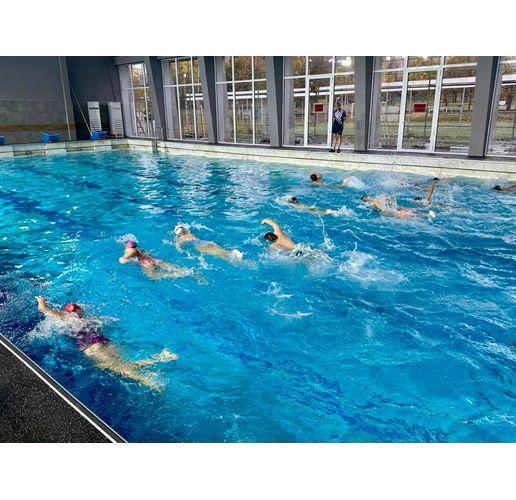 Започна тренировъчната дейност на спортните клубове по плувни спортове в обновения покрит плувен басейн във Враца