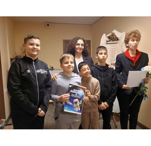 Читалищната библиотека в Мездра награди своите най-активни читатели през 2025 г. 