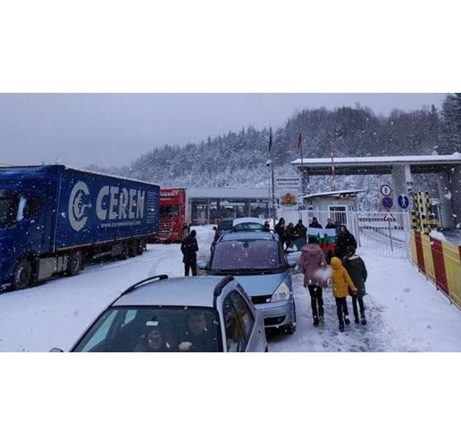 Блокирани български автомобили на границата с РСМ