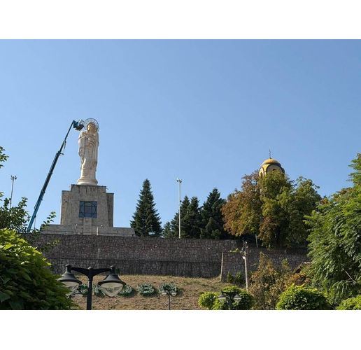 Започнаха дейностите по защита на статуята на Света Богородица в Хасково