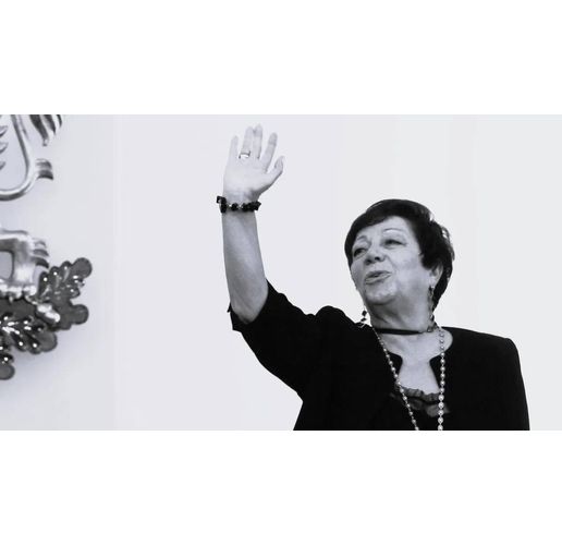 Божана Апостолова