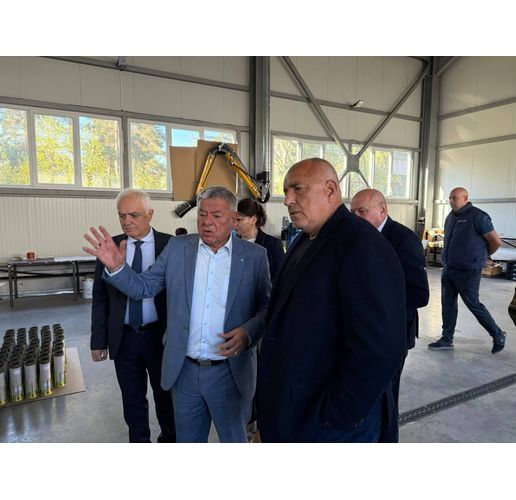 Борисов на посещение в завод за дронове