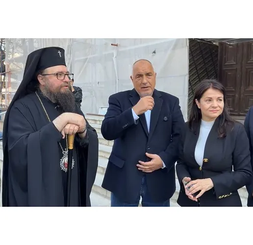 Лидерът на ГЕРБ Бойко Борисов с видинския владика Пахомий и водачът на листата на ГЕРБ-СДС във Видин Росица Кирова