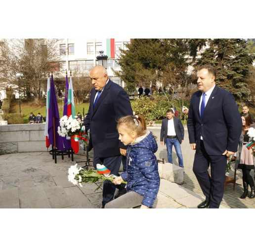 Борисов-с личен пример към децата се възпитава родолюбие и почит към историята