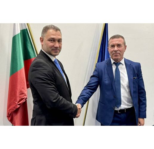 Боян Раев (вляво) и главният секретар Мирослав Рашков