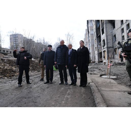 В Киев премиерът Николай Денков посети разрушенията в Соломянския район