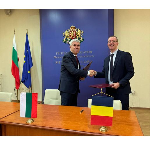 Енергийният министър Владимир Малинов и представителят на ОМВ румънската "ОМВ Петром" – дъщерно дружество на австрийската ОМВ, Роб Добинс подписаха допълнително споразумение, с което срокът на разрешението за търсене и проучване се продължава с 23 месеца поради настъпили форсмажорни обстоятелства