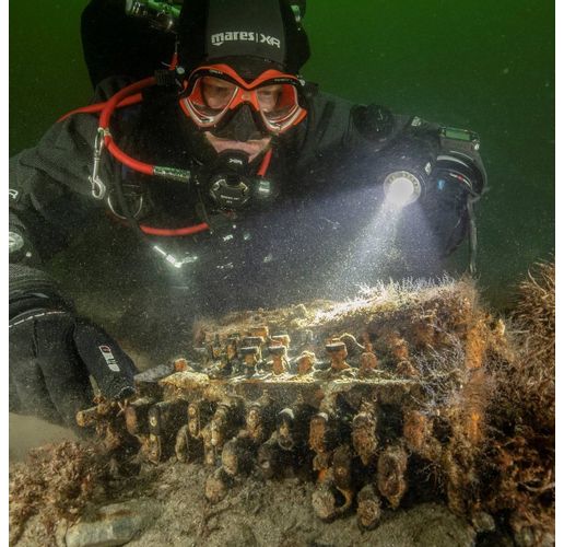 Водолази откриха в Балтийско море шифровални машини Енигма