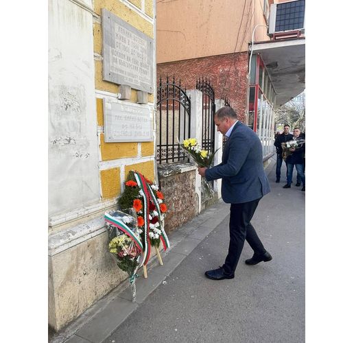 Враца почете паметта на Кирил Ботев