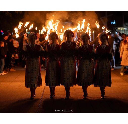 Враца отдава почит на будителите с факелно шествие и "Огън на признанието"