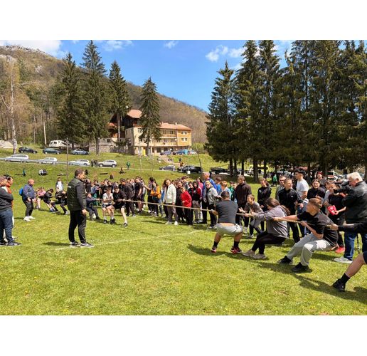 Над 200 ученици се включиха в традиционния пролетен спортно-туристически празник във Врачански балкан