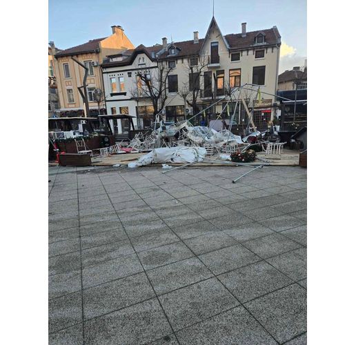 Ураганният вятър във Враца нанесе сериозни щети